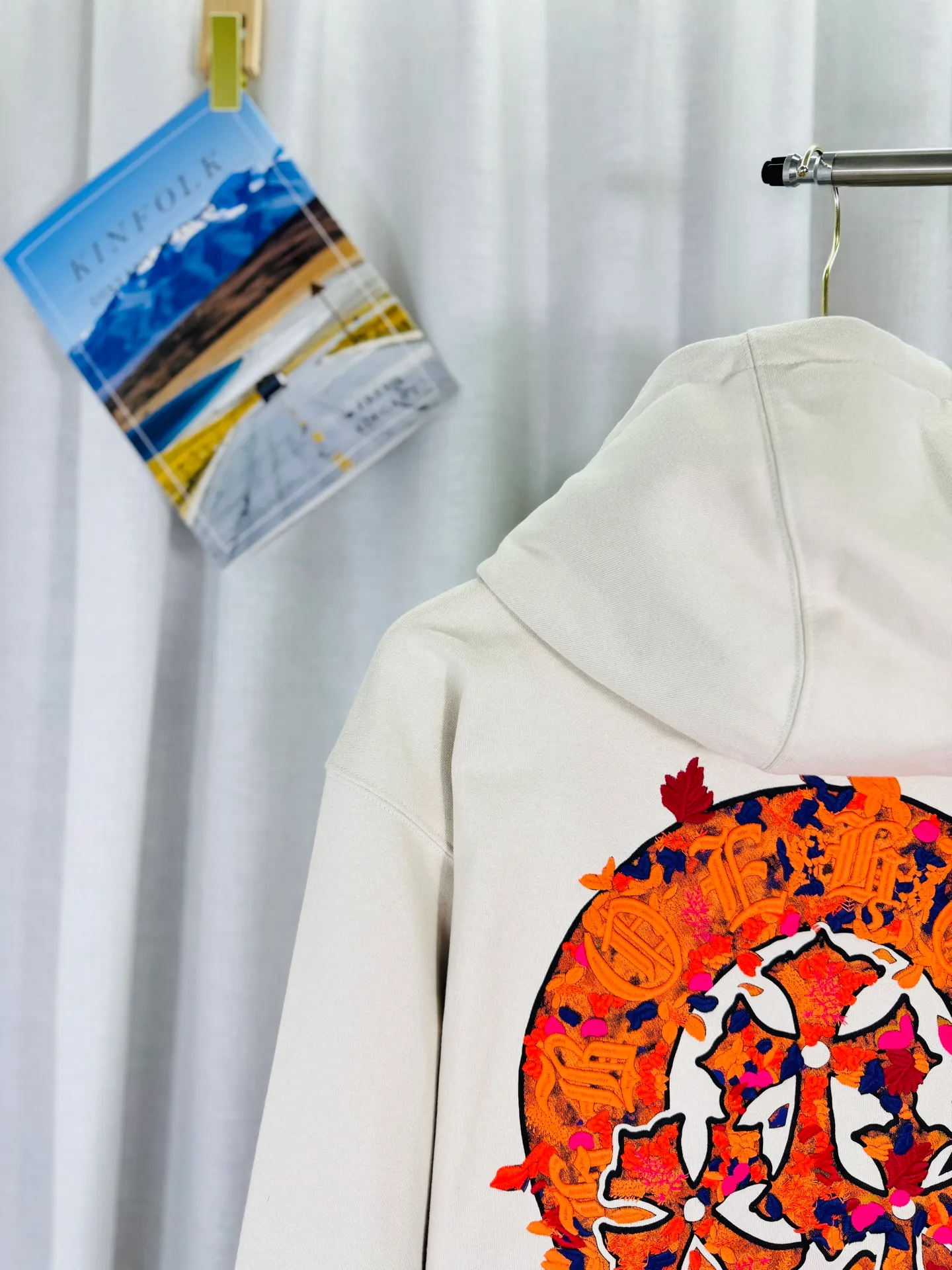 P350 top version, real shot without P, ​​different from market currency) 𝗖𝗵𝗿𝗼𝗺𝗲 𝗛𝗲𝗮𝗿𝘁𝘀/Cro Heart 2025 washed and burned flower patch embroidered autumn and winter new original single counter American 3D three-dimensional jungle embroidered couple casual cardigan sweatshirt 👑The highest version! Customized fabric 480g tripe terry fabric! American acid-washed and distressed original fabric, laser burnt flowers + jungle embroidery, exquisite embroidery of letters! The best-selling model in the counter, very comfortable to wear. Accessories: original molded and authenticated collar label➕100% silk wash label. Genuine purchase-grade original hangtag➕matching hanging rope➕3D hanging beads➕original packaging bag. Craftsmanship: The original version has consistent wiring! The highest version of the armhole matching technique! Color: Black Apricot Size: S M L XL Style Number: 25-358
